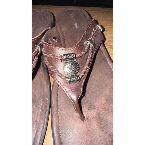 Minnetonka Womens Brown Leather Braided Concho Thong Sandals 700001 BRN Size 11 - Picture 6 of 6